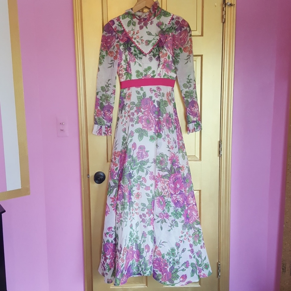 Floral vintage dress